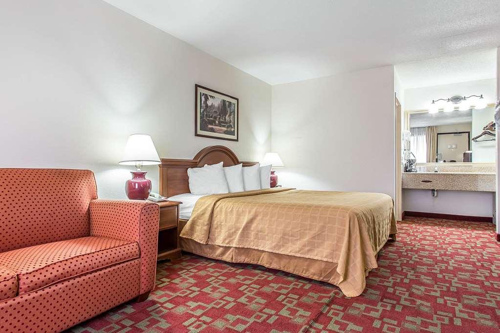 Quality Inn Greenville Near University Room photo
