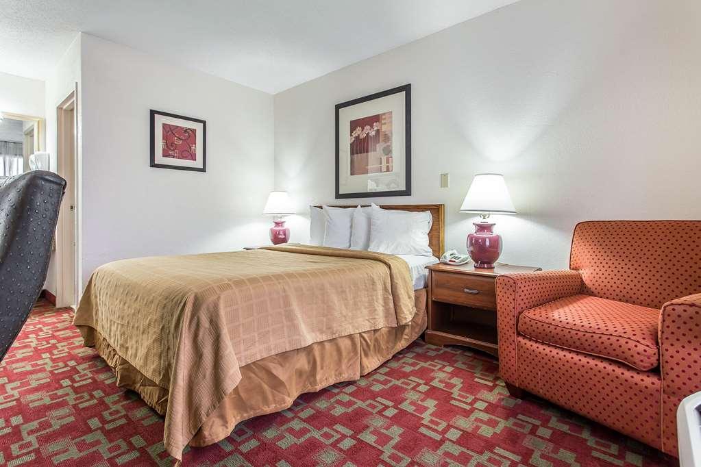 Quality Inn Greenville Near University Room photo